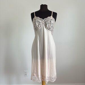 VTG NWT Vanity Fair lingerie nightie light pink lace Nylon Slip NEW 36 med small